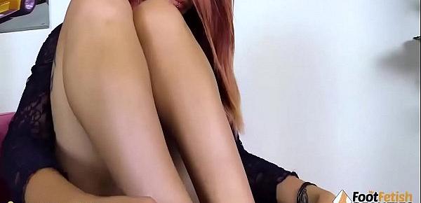  Barefoot redhead shows you her sexy toes